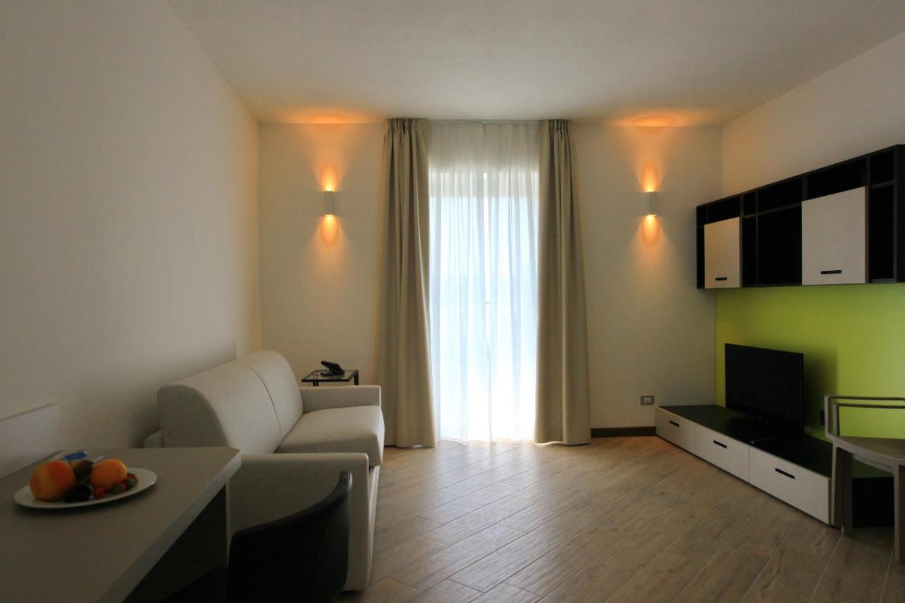 Hotel Ponti อันเจรา ภายนอก รูปภาพ